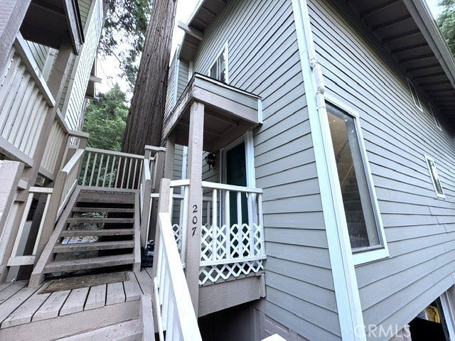 Property photo for 207 Cool Creek, Lake Arrowhead, CA