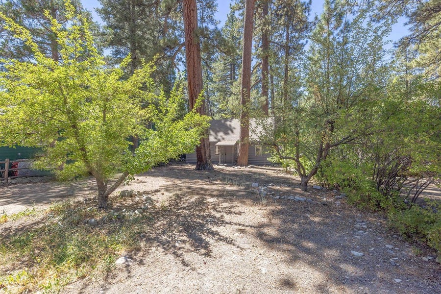 Property photo for 1122 Illini, Fawnskin, CA