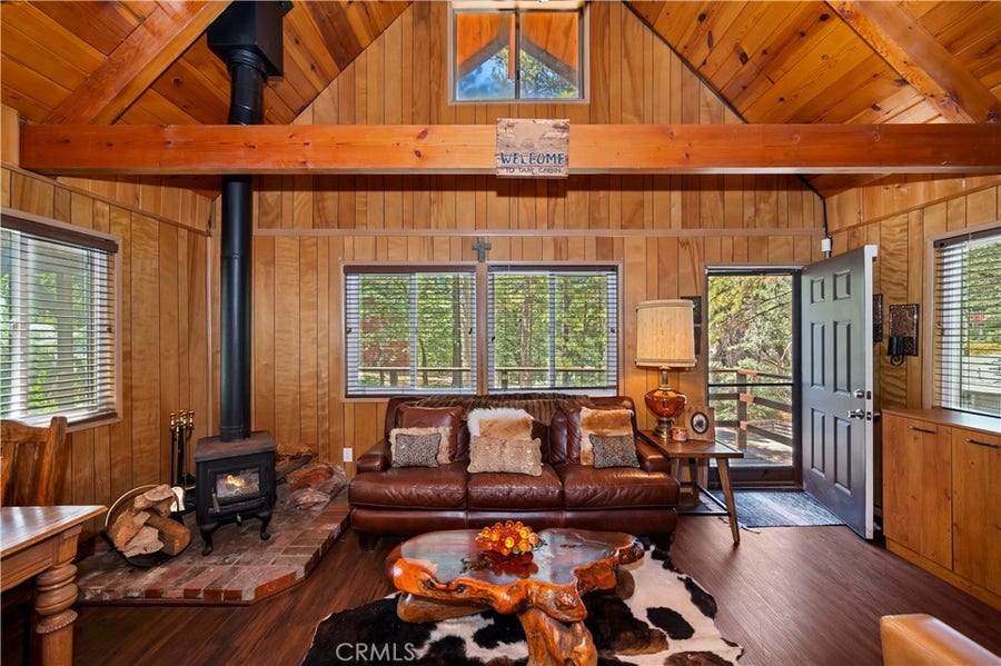 Property photo for 2428 Oak Drive, Arrowbear, CA