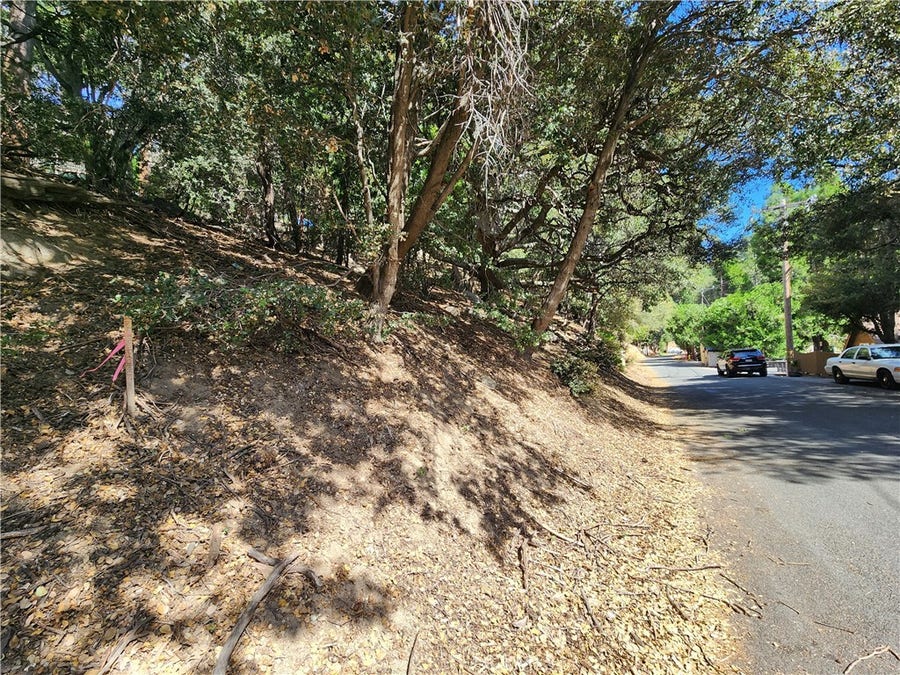 Property photo for 1127 Arbula Drive, Crestline, CA