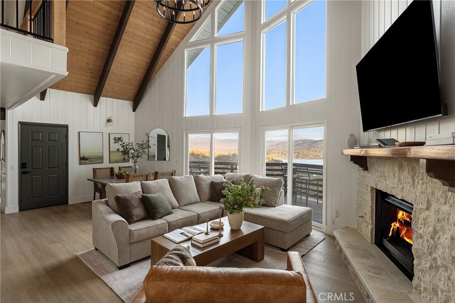 Property photo for 1096 Nadelhorn Drive, Lake Arrowhead, CA