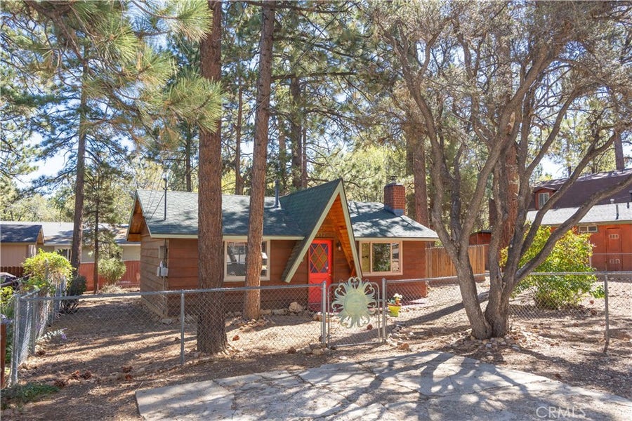 Property photo for 337 Holmes Lane, Sugarloaf, CA