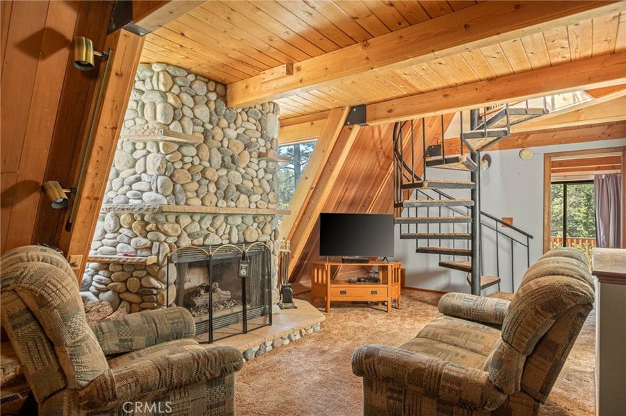 Property photo for 2396 Ridge Drive, Arrowbear, CA