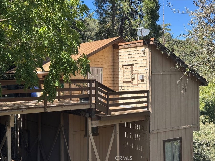 Property photo for 327 E Zermatt Drive, Crestline, CA