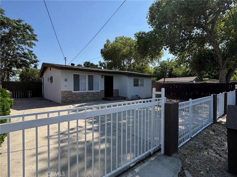 Property photo for 885 San Jacinto, San Bernardino, CA