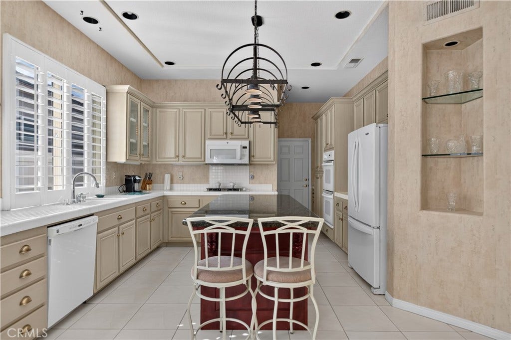 4979 Singing Hills, Banning, CA 92220 KITCHEN
