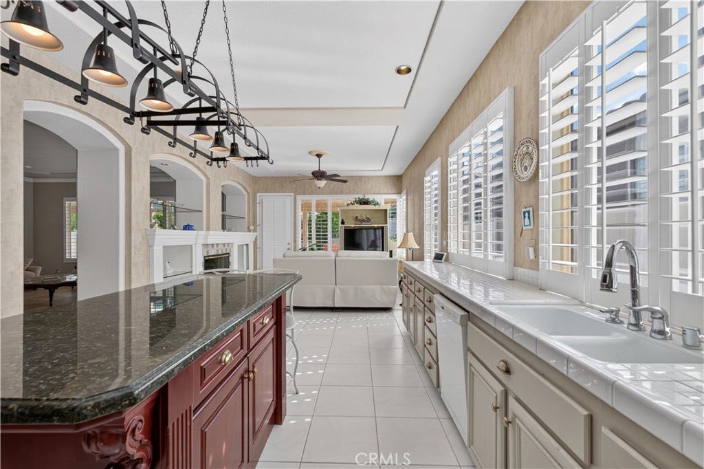 4979 Singing Hills, Banning, CA 92220 KITCHEN