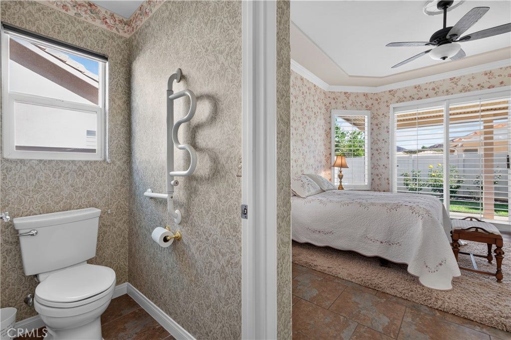 4979 Singing Hills, Banning, CA 92220 MASTER BATHROOM