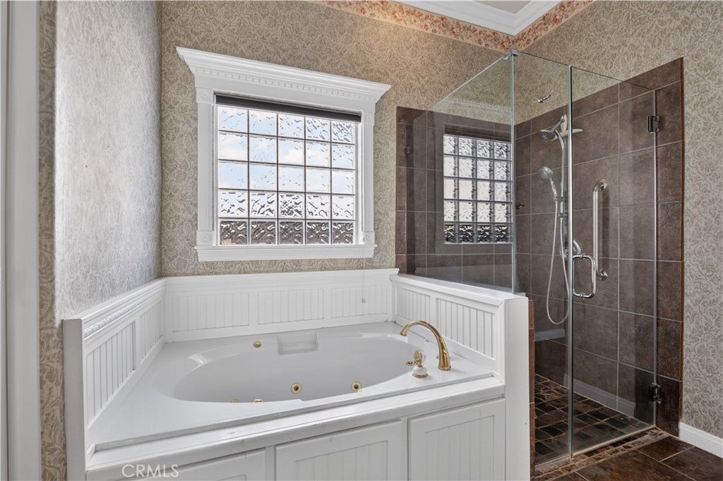 4979 Singing Hills, Banning, CA 92220 MASTER BATHROOM