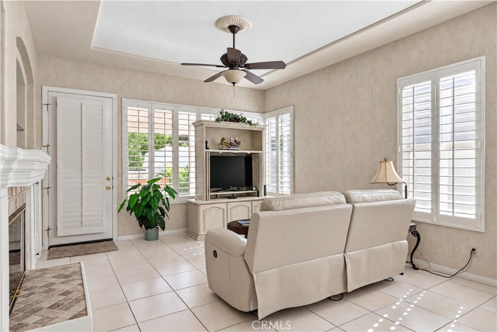 4979 Singing Hills, Banning, CA 92220 FAMILY ROOM
