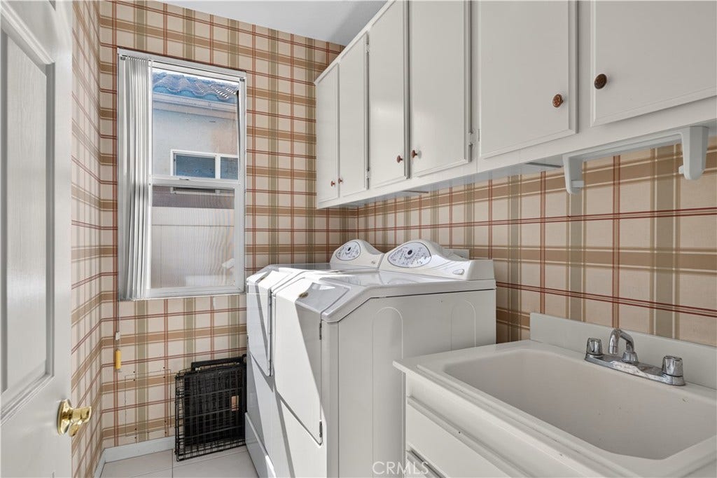 4979 Singing Hills, Banning, CA 92220 INSIDE LAUNDRY