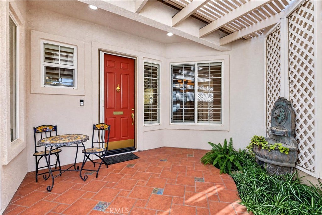 4979 Singing Hills, Banning, CA 92220 WALK WAY/FRONT DOOR