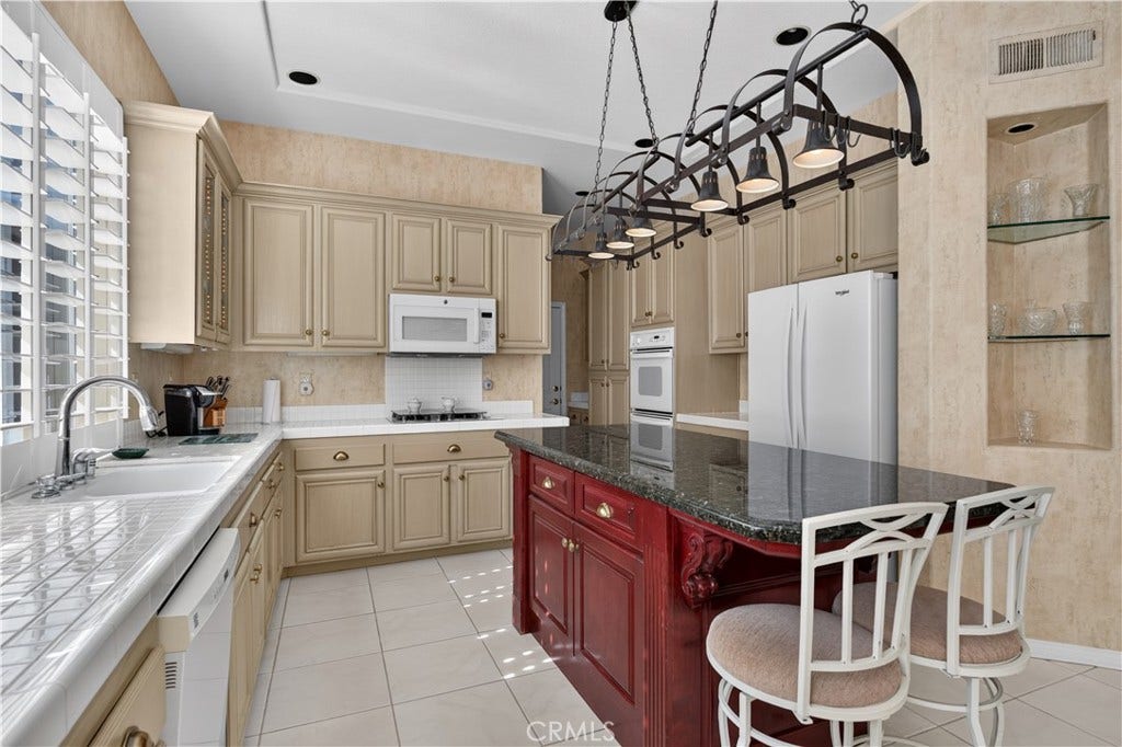 4979 Singing Hills, Banning, CA 92220 KITCHEN