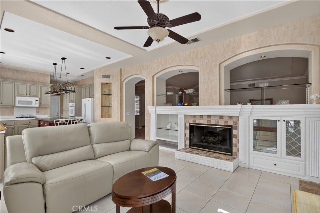 4979 Singing Hills, Banning, CA 92220 FAMILY ROOM