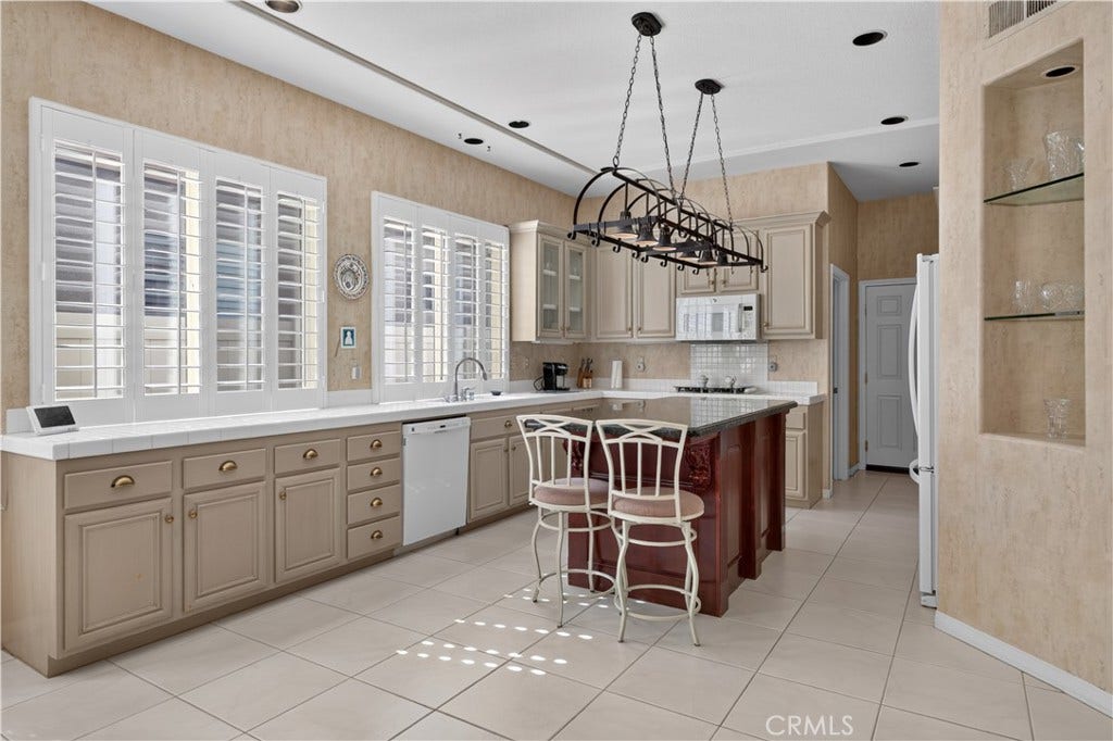 4979 Singing Hills, Banning, CA 92220 KITCHEN