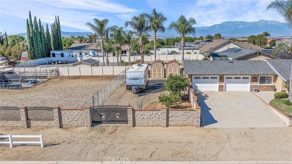 2777 Norco, Norco, CA 92860 Block Wall & Gated Horse stalls, wash rack, RV parking, 3 Sheds, ALL ACCESSIBLE! - 2777 Norco Drive