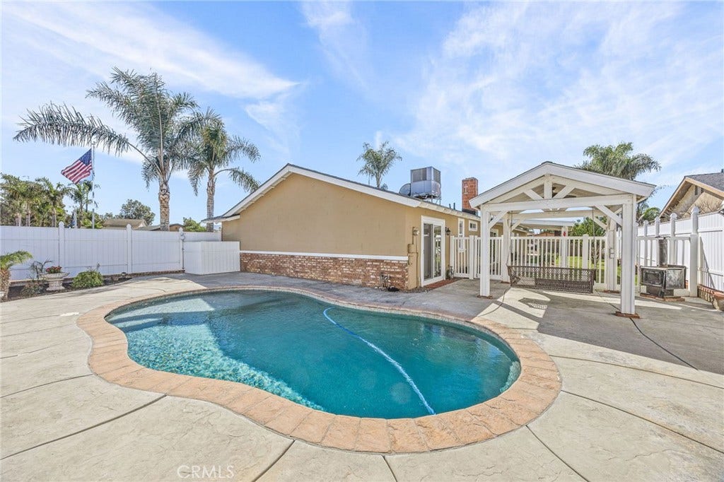 2777 Norco, Norco, CA 92860 Beautiful & Refreshing Pebble Tec finished Pool! Private & fenced too! - 2777 Norco Drive