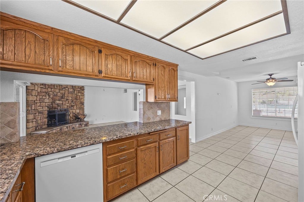 2777 Norco, Norco, CA 92860 Awesome Granite Countertops! Beautiful Kitchen Cabinets! - 2777 Norco Drive!