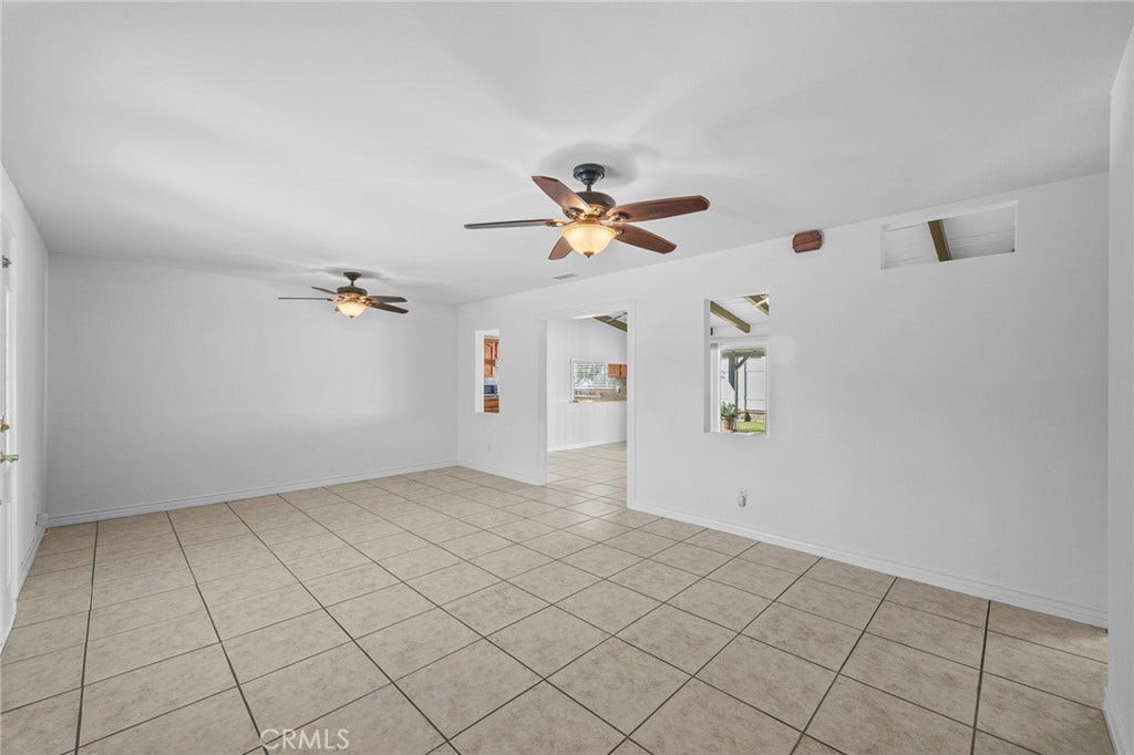 2777 Norco, Norco, CA 92860 Living room to Kitchen view.