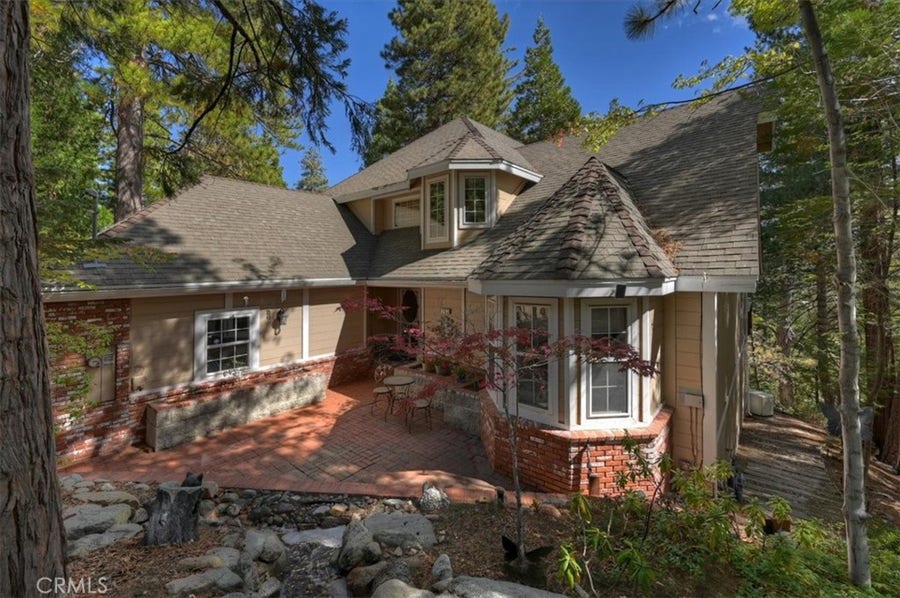 Property photo for 393 Brentwood, Lake Arrowhead, CA