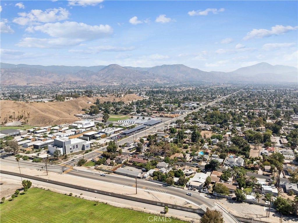 6925 Barton, San Bernardino, CA 92404 6925 Barton, San Bernardino, CA 92404