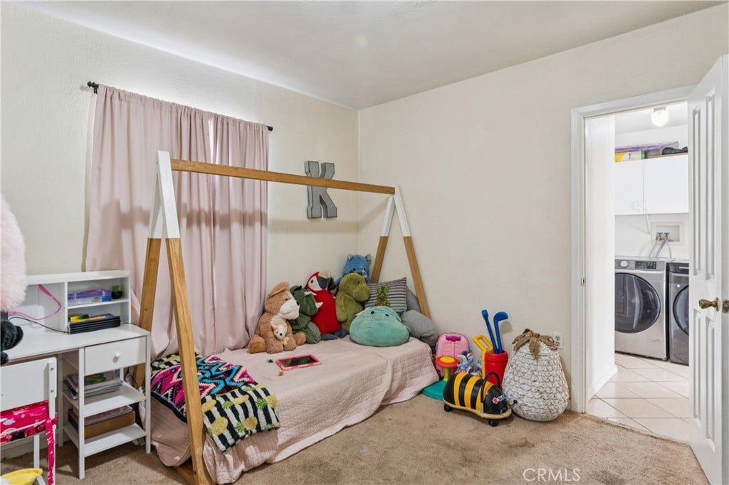 6925 Barton, San Bernardino, CA 92404 Main Unit 2925-Hall/Guest Bedroom