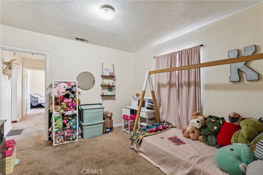 6925 Barton, San Bernardino, CA 92404 Main Unit 2925-Hall/Guest Bedroom