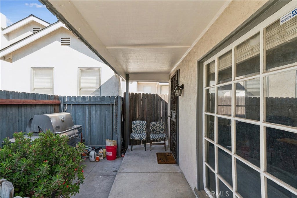 6925 Barton, San Bernardino, CA 92404 2926 Unit B-Entrance/Front Porch