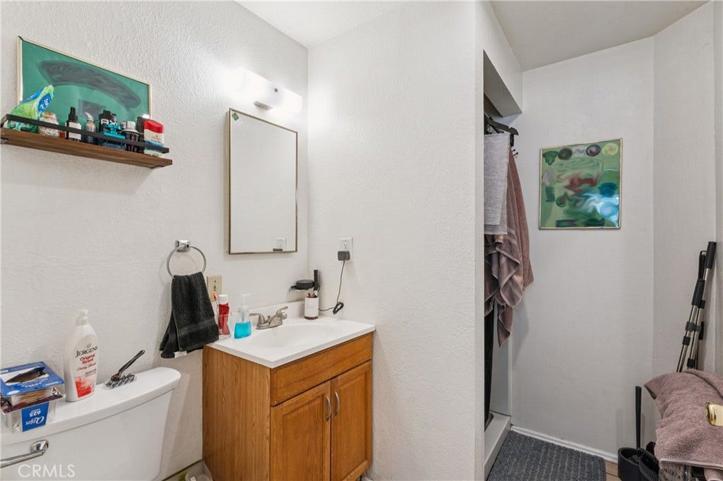 6925 Barton, San Bernardino, CA 92404 6926 Unit A/Studio-Bathroom