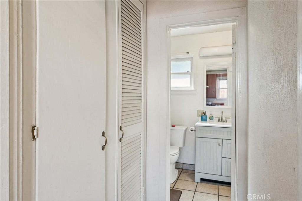 6925 Barton, San Bernardino, CA 92404 2926 Unit B-Bathroom