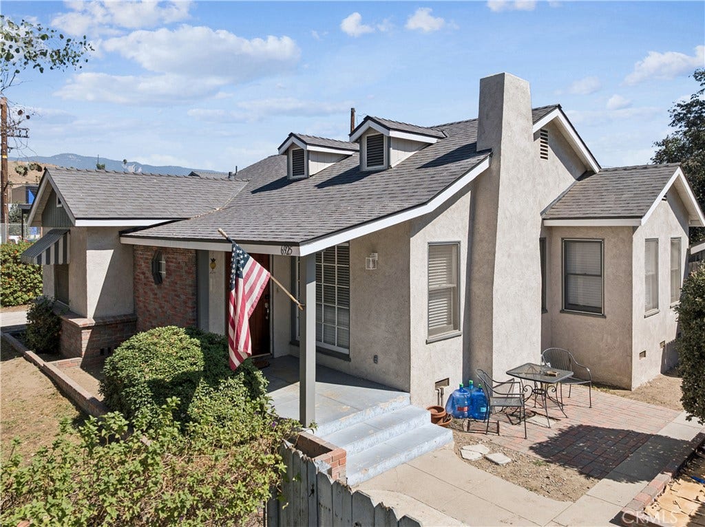 6925 Barton, San Bernardino, CA 92404 Front Porch Entrance Main Unit 2925