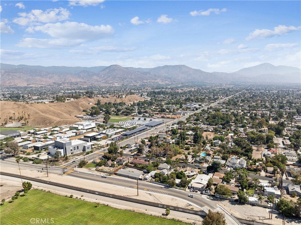6925 Barton, San Bernardino, CA 92404 6925 Barton, San Bernardino, CA 92404