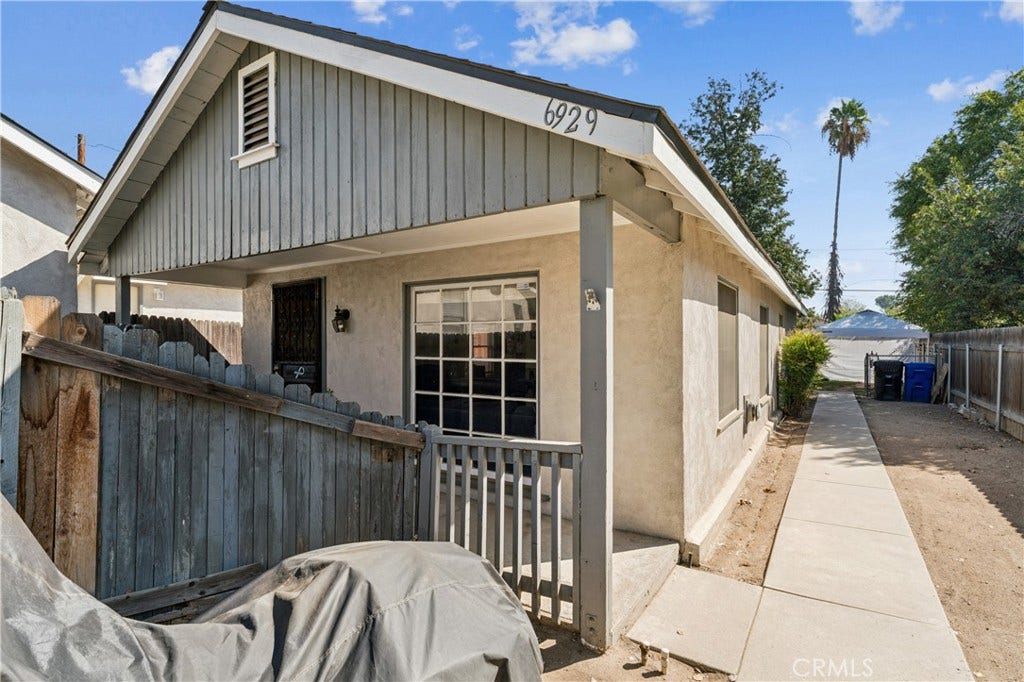 6925 Barton, San Bernardino, CA 92404 2926 Unit B-Entrance/Front Porch