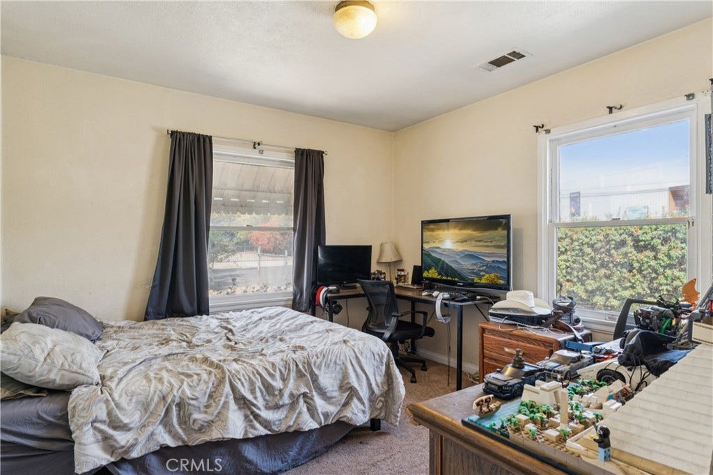 6925 Barton, San Bernardino, CA 92404 Main Unit 2925-Front Guest Bedroom