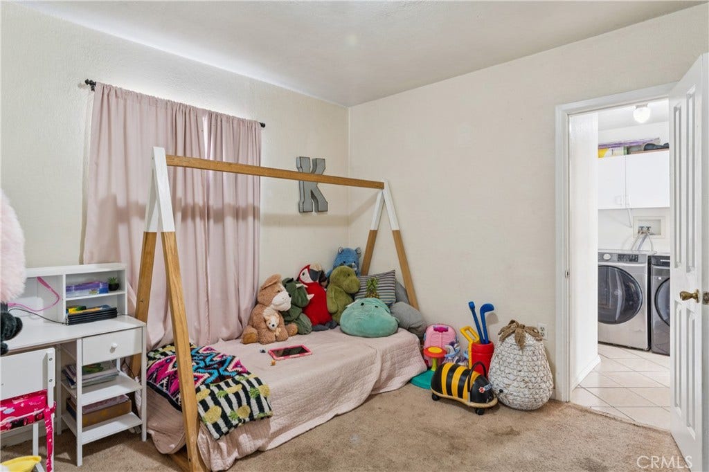 6925 Barton, San Bernardino, CA 92404 Main Unit 2925-Hall/Guest Bedroom