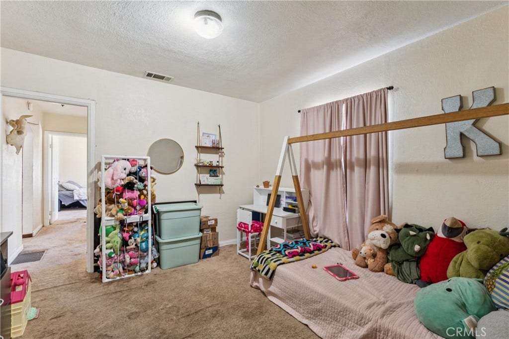 6925 Barton, San Bernardino, CA 92404 Main Unit 2925-Hall/Guest Bedroom