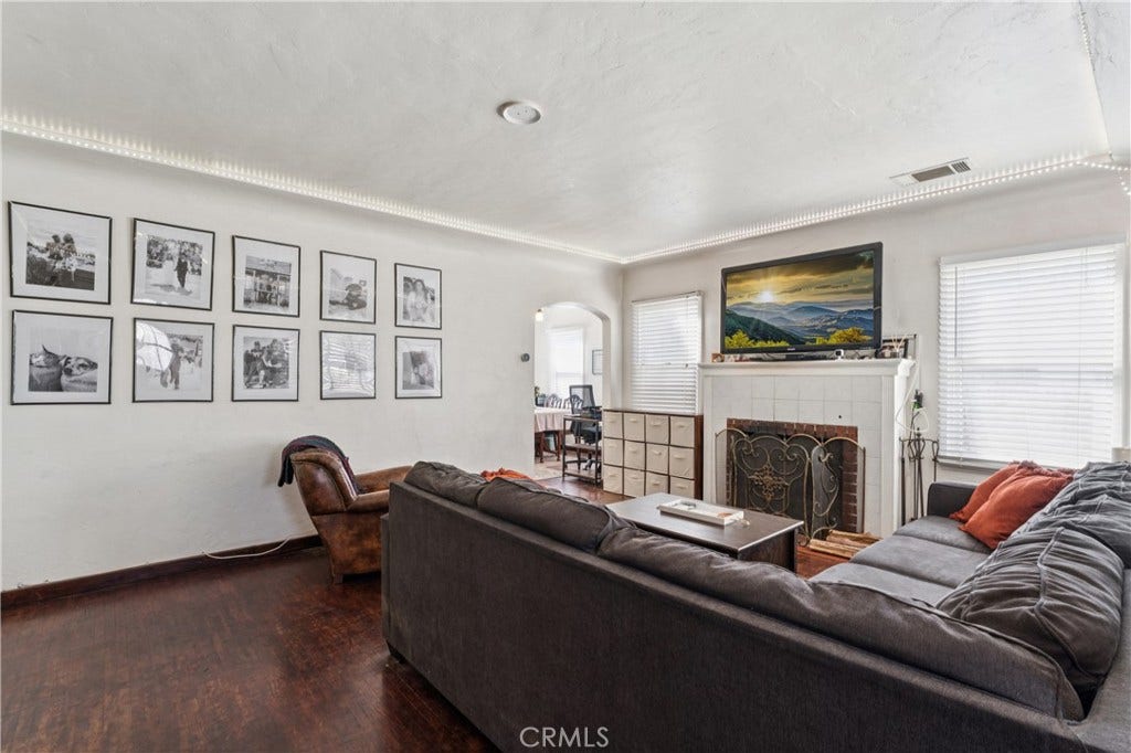 6925 Barton, San Bernardino, CA 92404 Main Unit 2925-Living Room