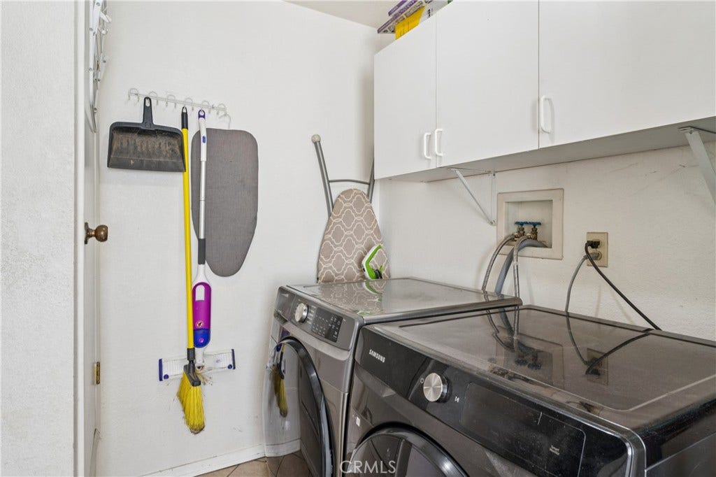 6925 Barton, San Bernardino, CA 92404 Main Unit 2925-Laundry