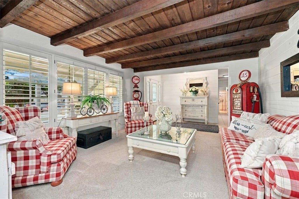 2791 Bronco Lane, Norco, CA 92860 Spacious living room