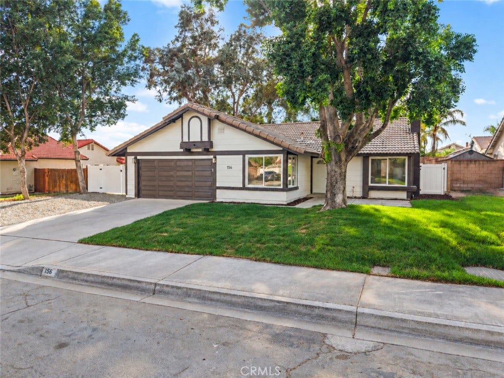 156 S Loretta Avenue, Rialto, CA 92376 156 S Loretta Avenue, Rialto, CA 92376