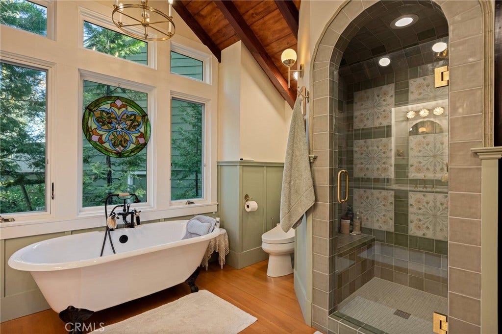 Soaking Tub Looking out to the Forest!