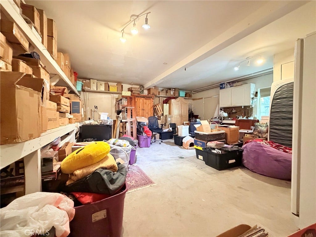 934 Teakwood, Lake Arrowhead, CA 92352 HUGE Workshop NOT included in sq ft!