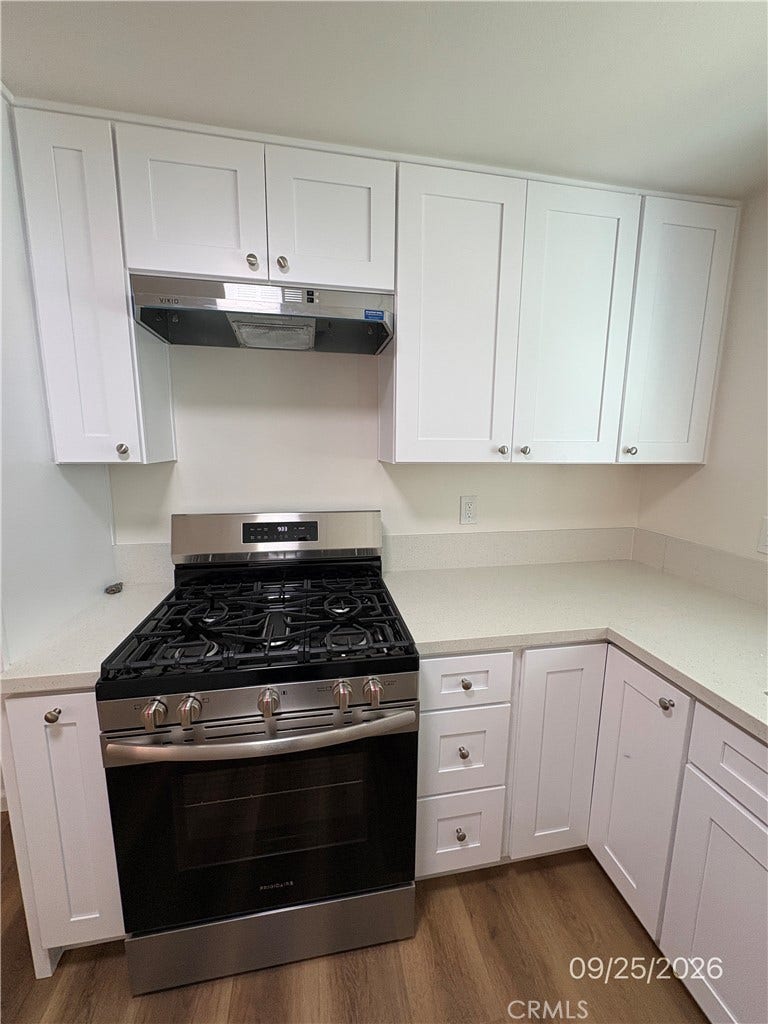6114 Mckinley, San Bernardino, CA 92404 Stove