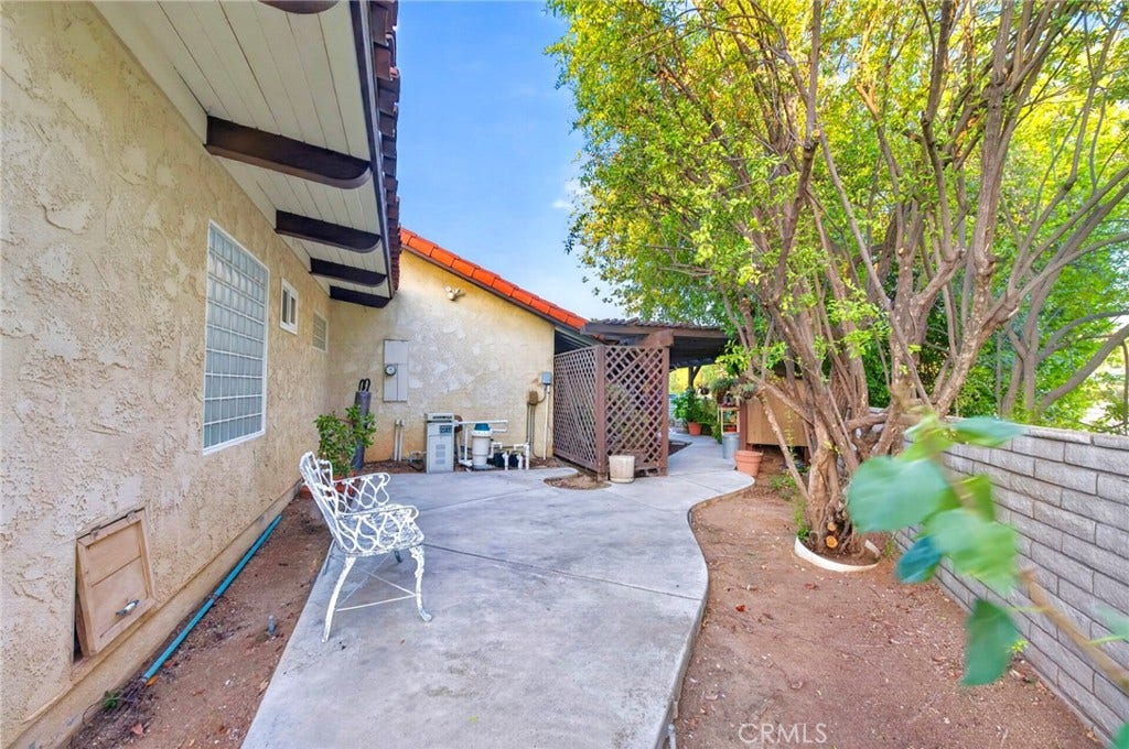 1100 Via Vallarta, Riverside, CA 92506 1100 Via Vallarta, Riverside, CA 92506