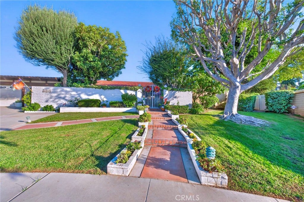 1100 Via Vallarta, Riverside, CA 92506 Charming Walking Path