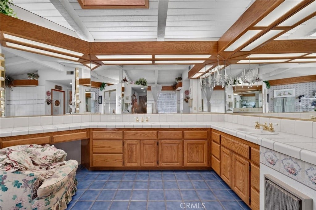 1100 Via Vallarta, Riverside, CA 92506 1100 Via Vallarta, Riverside, CA 92506