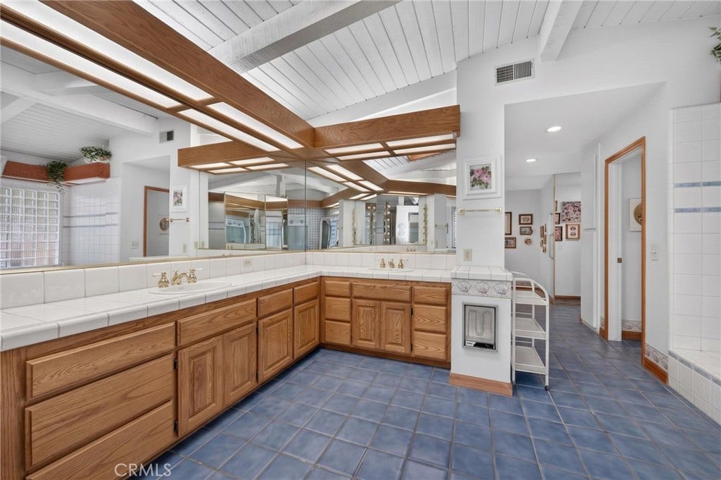 1100 Via Vallarta, Riverside, CA 92506 1100 Via Vallarta, Riverside, CA 92506