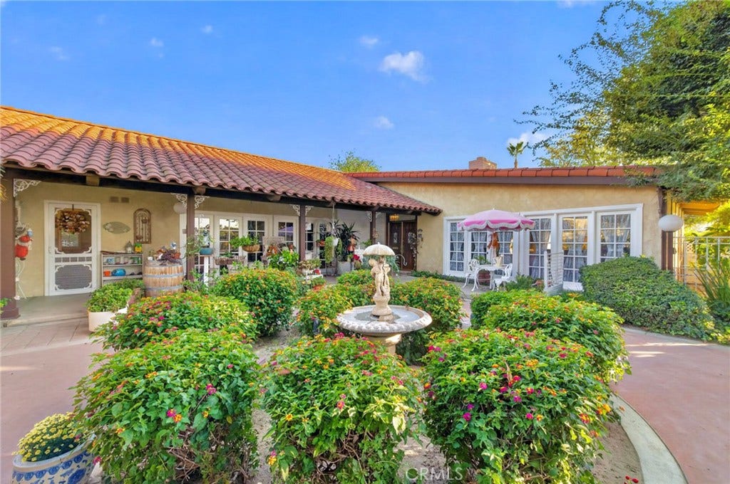 1100 Via Vallarta, Riverside, CA 92506 1100 Via Vallarta, Riverside, CA 92506