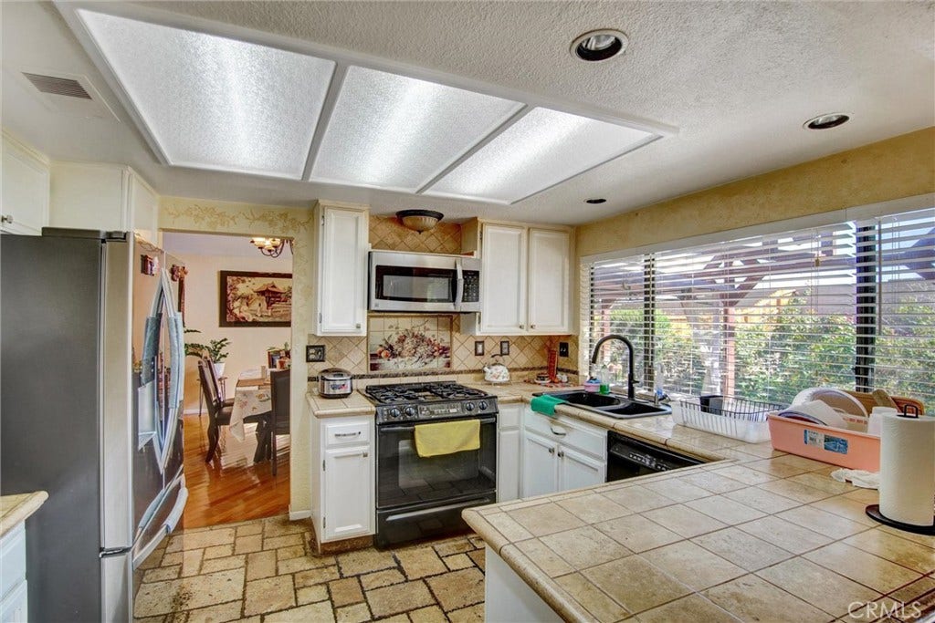 6560 Hemingway, Riverside, CA 92506 6560 Hemingway, Riverside, CA 92506