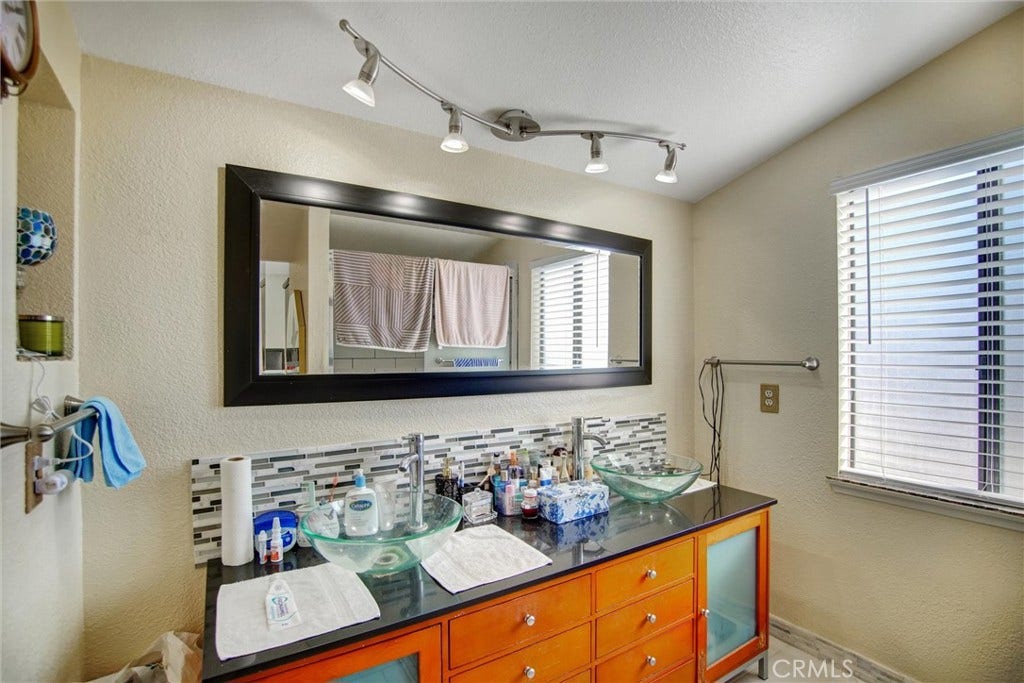 6560 Hemingway, Riverside, CA 92506 6560 Hemingway, Riverside, CA 92506